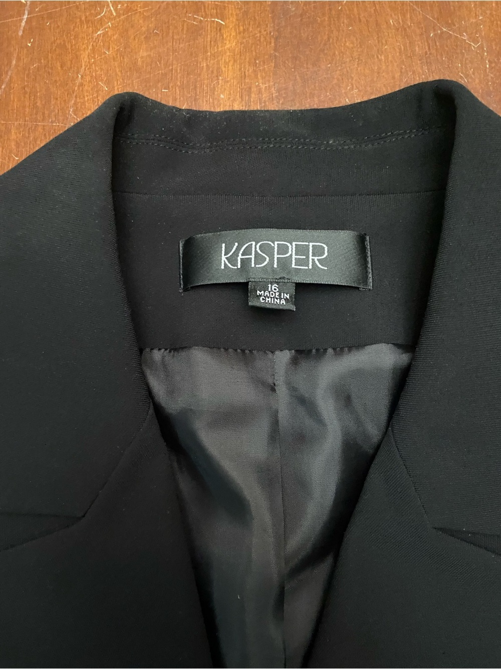 Kasper Women's Black Three-Button Tailored Blazer - Picture 2 of 5